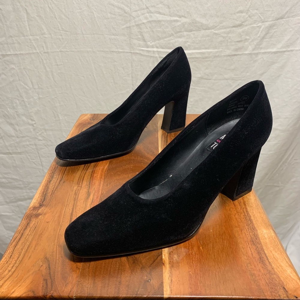 Mootsies Tootsies Pumps